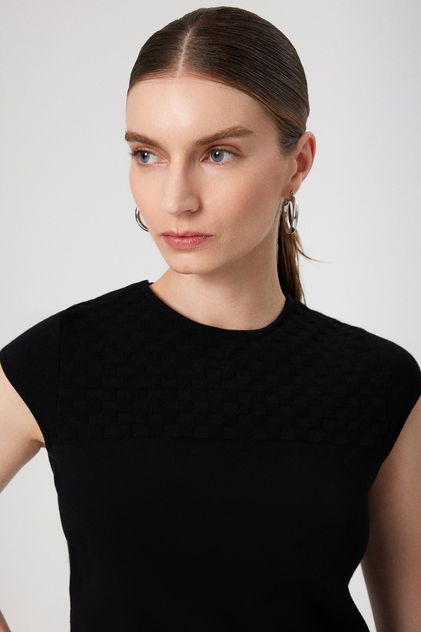 Siyah Yakası Desenli Crop Top - Triko Mısırlı
